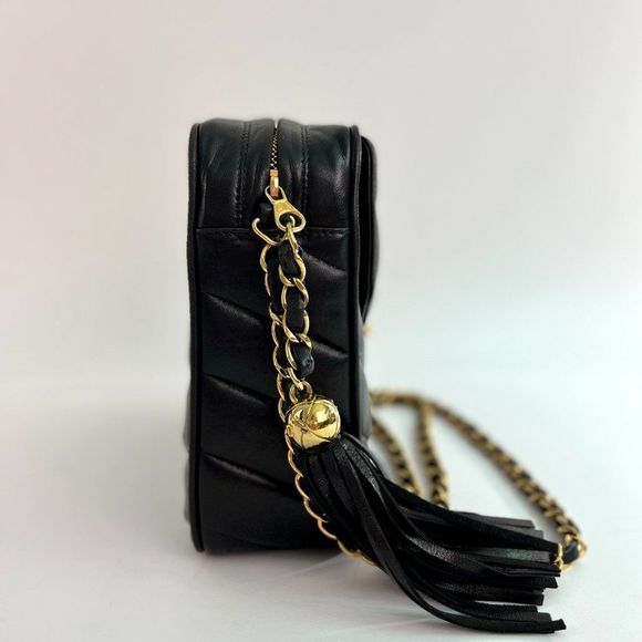 CHANEL Black Crossbody Bag with Gold Accents - Picture 4 of 13